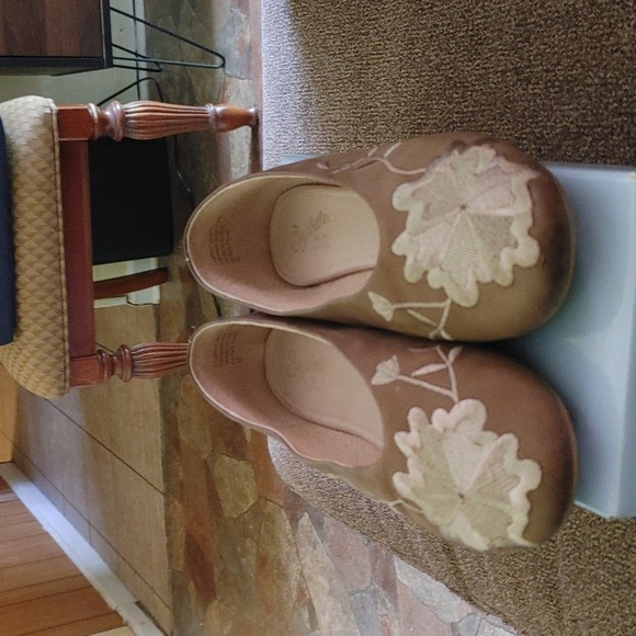 Casual Flats - Picture 2 of 4